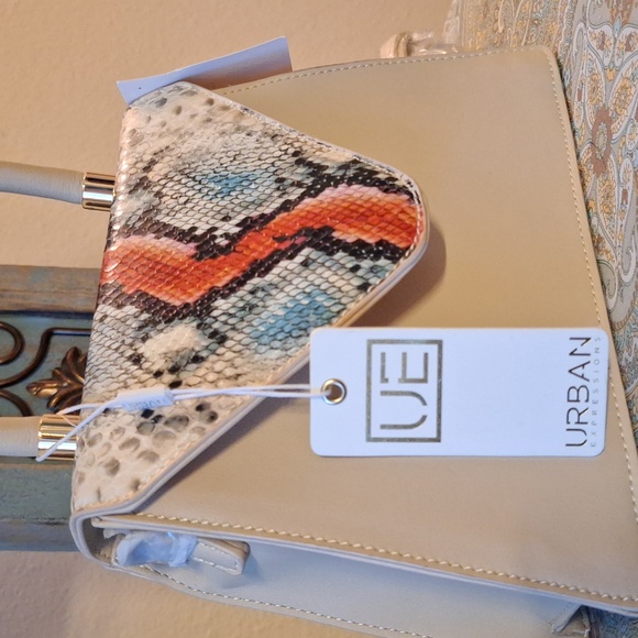 NEW Urban Snakeskin Purse W/ Detachable Strap - Picture 9 of 9